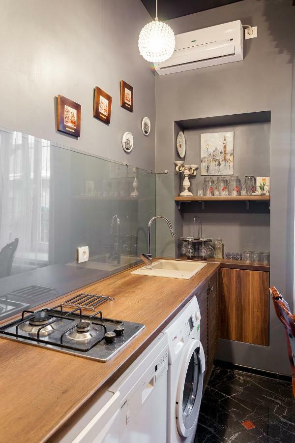 Delux Leopolli Apartments Near Shopping Mall Forum Lviv Bagian luar foto