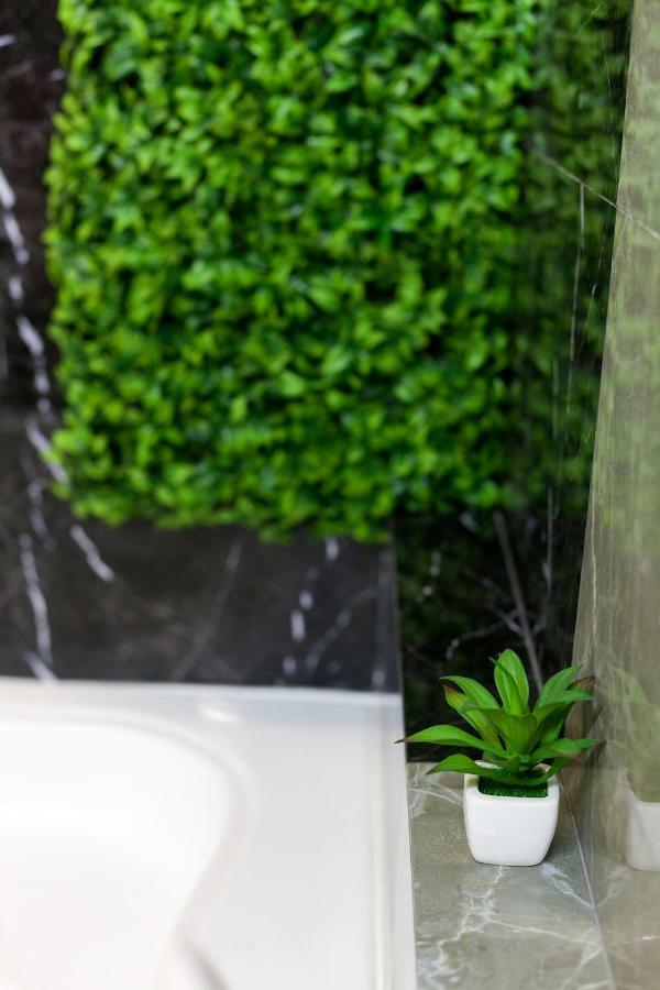 Delux Leopolli Apartments Near Shopping Mall Forum Lviv Bagian luar foto